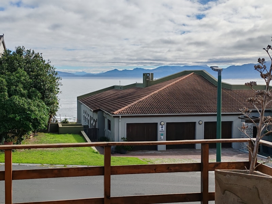 3 Bedroom Property for Sale in Perlemoenbaai Western Cape